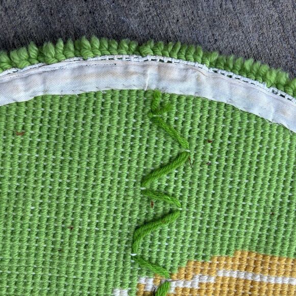 Vintage 60s 70s Bucilla Latch Hook Rug Canvas Daisy Lion 32” Round MOD Novelty - Picture 7 of 9